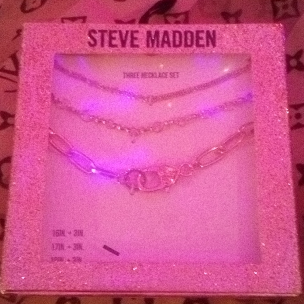 Steve Madden necklace set